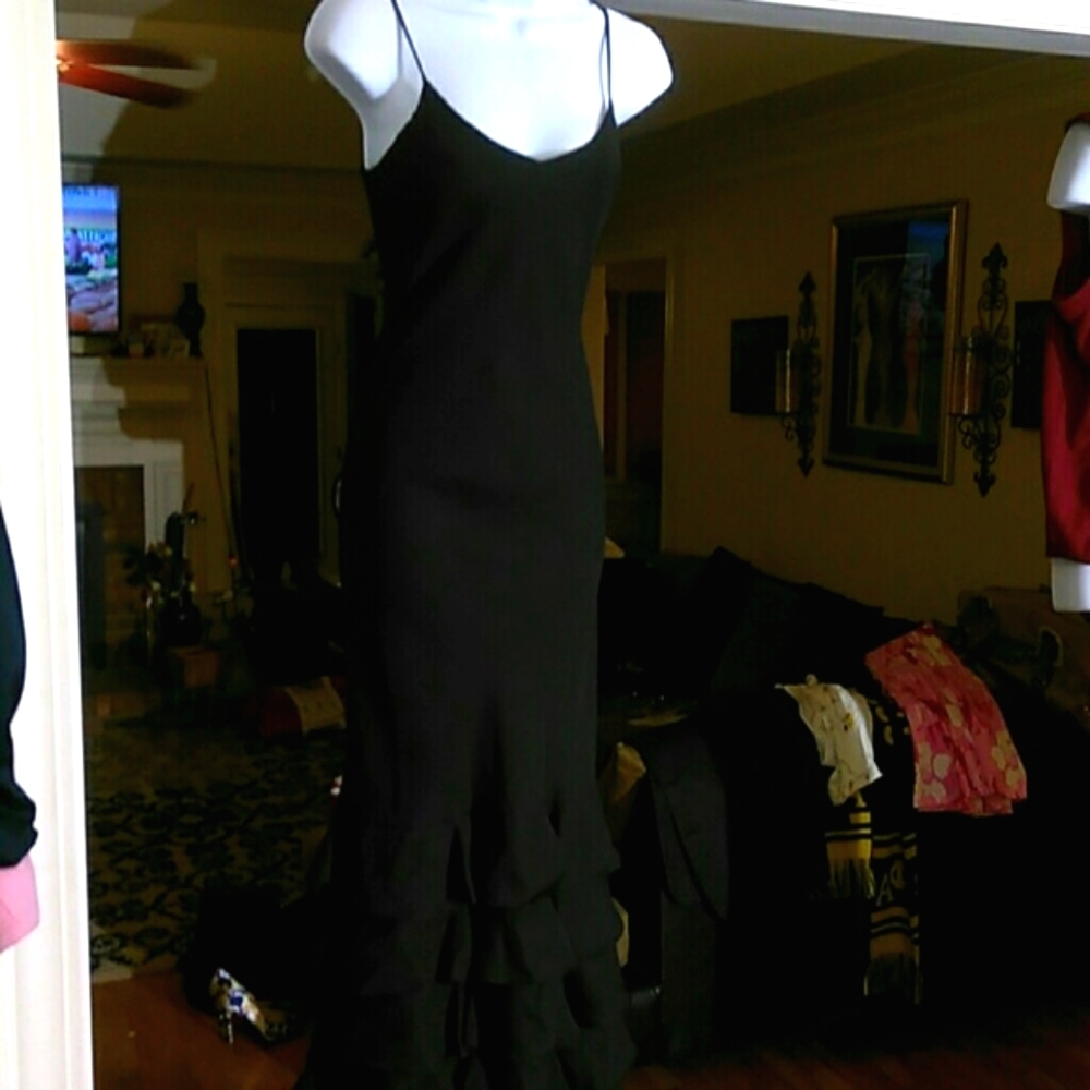 NiKi Livas ladies formal maxi